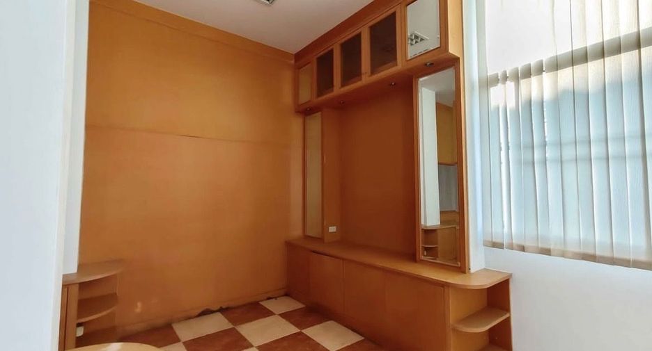 Hotel zum Kauf mit 47 Zimmer in Phra Pradaeng, Samut Prakan