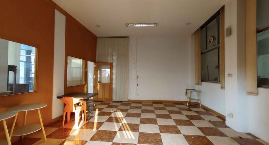 Hotel zum Kauf mit 47 Zimmer in Phra Pradaeng, Samut Prakan
