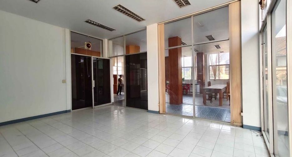 Hotel zum Kauf mit 47 Zimmer in Phra Pradaeng, Samut Prakan