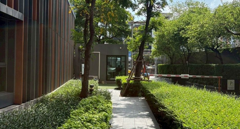 For rent 1 bed condo in Huai Khwang, Bangkok