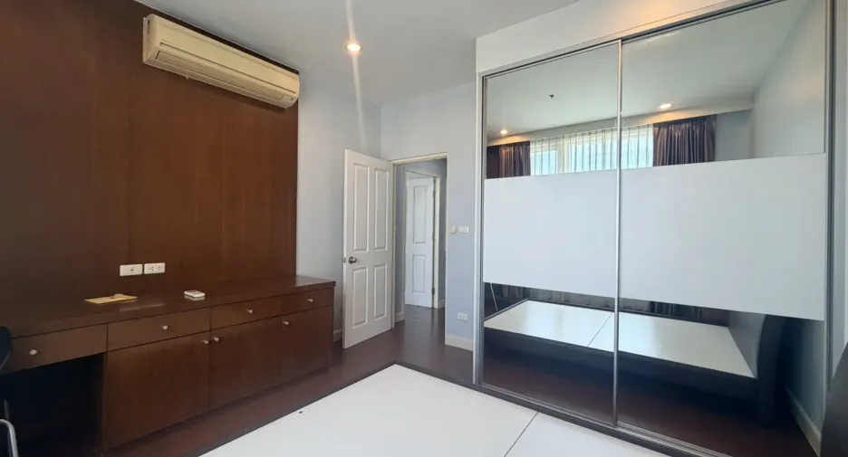 For sale そして for rent 2 ベッドルーム condo in Khlong Toei, Bangkok