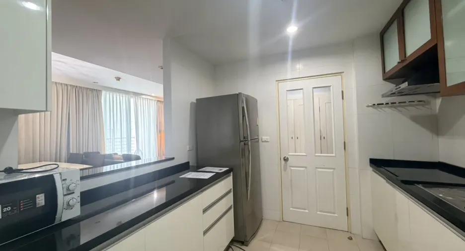 For sale そして for rent 2 ベッドルーム condo in Khlong Toei, Bangkok