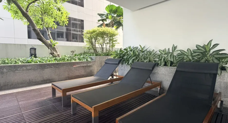 For sale そして for rent 2 ベッドルーム condo in Khlong Toei, Bangkok