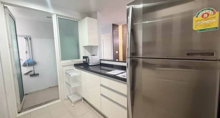 For sale そして for rent 2 ベッドルーム condo in Khlong Toei, Bangkok