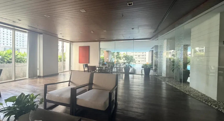 For sale そして for rent 2 ベッドルーム condo in Khlong Toei, Bangkok