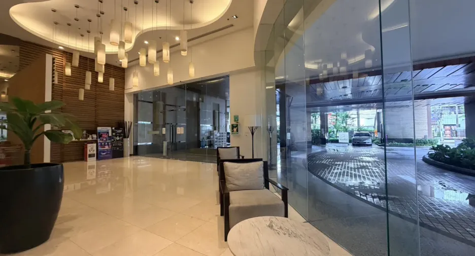 For sale そして for rent 2 ベッドルーム condo in Khlong Toei, Bangkok