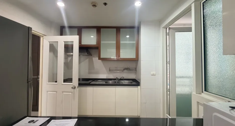 For sale そして for rent 2 ベッドルーム condo in Khlong Toei, Bangkok