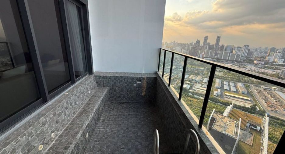À louer 3 chambres condo à Huai Khwang, Bangkok
