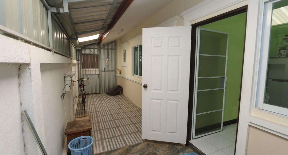 For rent 3 bedrooms house in San Kamphaeng, Chiang Mai
