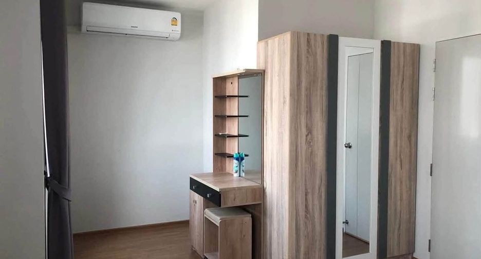 For rent 3 bedrooms townhouse in Saphan Sung, Bangkok