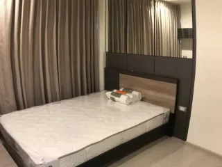 À louer studio condo à Huai Khwang, Bangkok