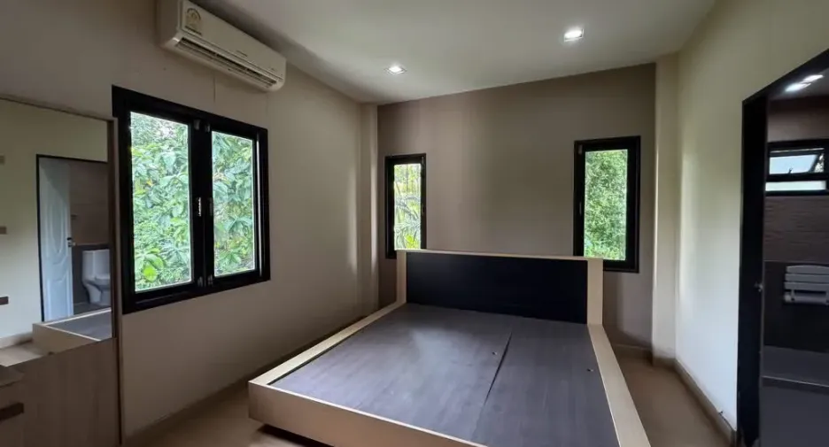 出售 3 卧室 独立屋 在 Phra Khanong, 曼谷