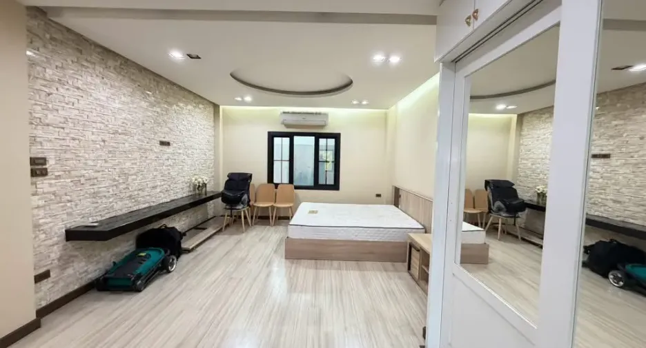 出售 3 卧室 独立屋 在 Phra Khanong, 曼谷
