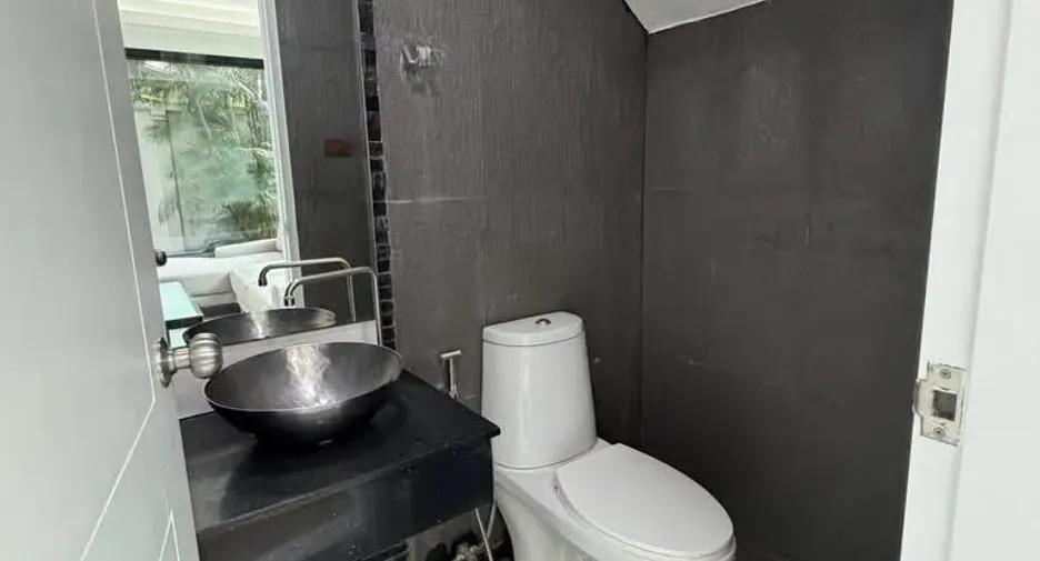 出售 3 卧室 独立屋 在 Phra Khanong, 曼谷