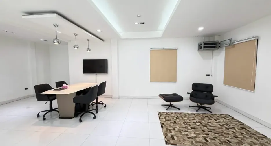 出售 3 卧室 独立屋 在 Phra Khanong, 曼谷