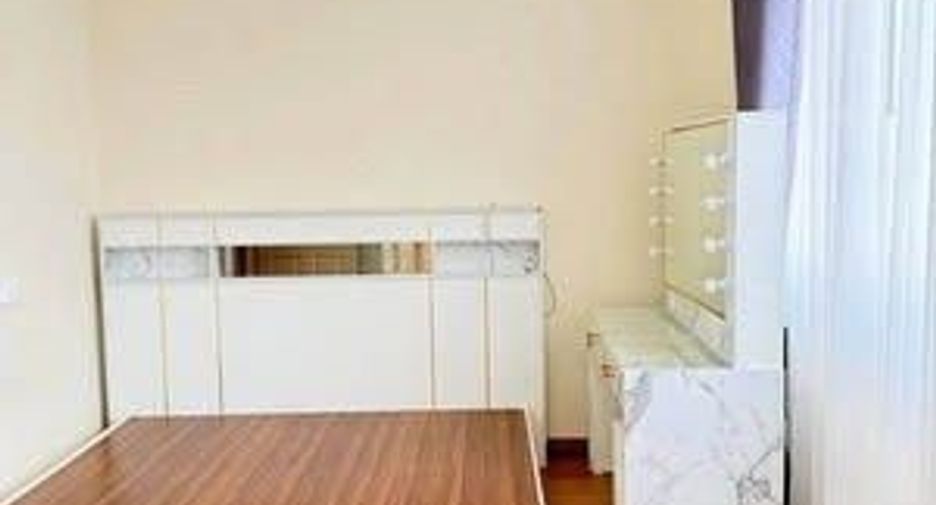 For rent 4 bedrooms townhouse in Prawet, Bangkok