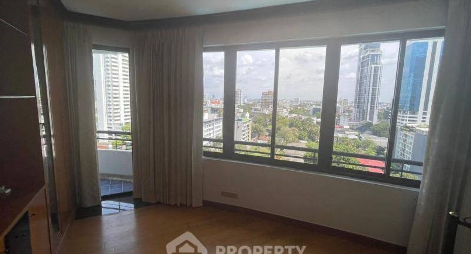 For sale 3 bedrooms condo in Watthana, Bangkok