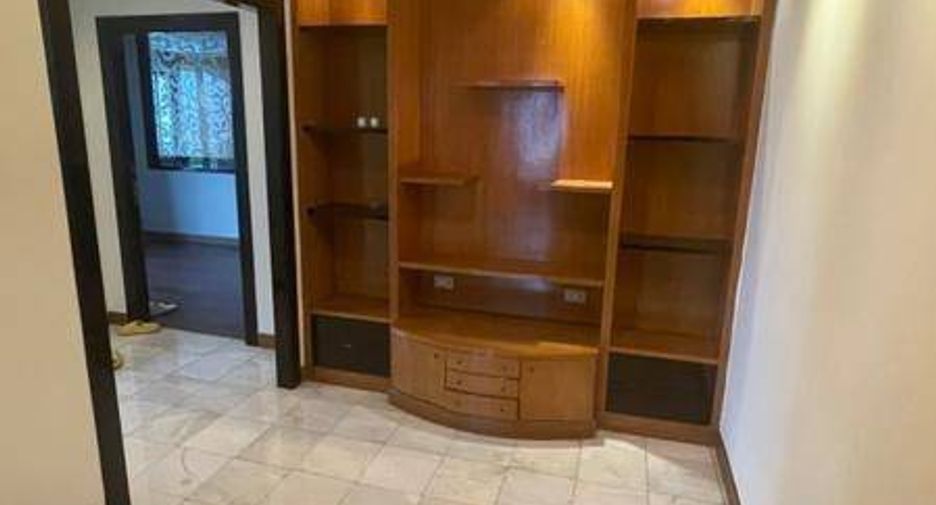 For sale 3 bedrooms condo in Watthana, Bangkok