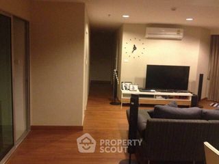 For rent 3 bedrooms condo in Huai Khwang, Bangkok