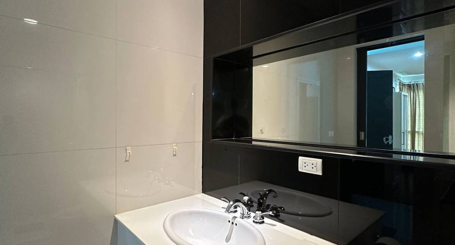 Wohnung zur Miete mit 2 Zimmer in Pathum Wan, Bangkok