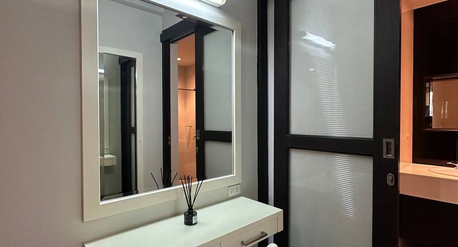 Wohnung zur Miete mit 2 Zimmer in Pathum Wan, Bangkok