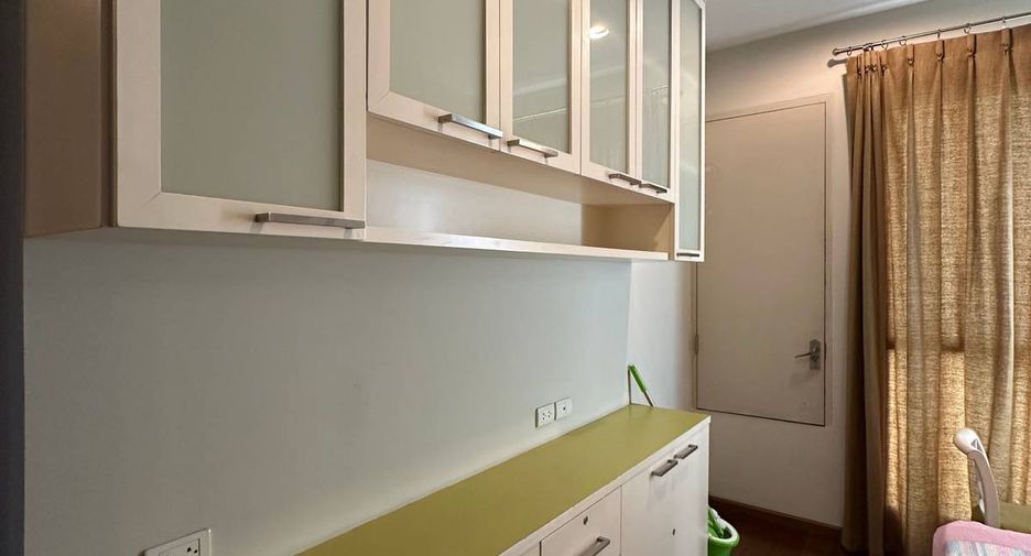Wohnung zur Miete mit 2 Zimmer in Pathum Wan, Bangkok