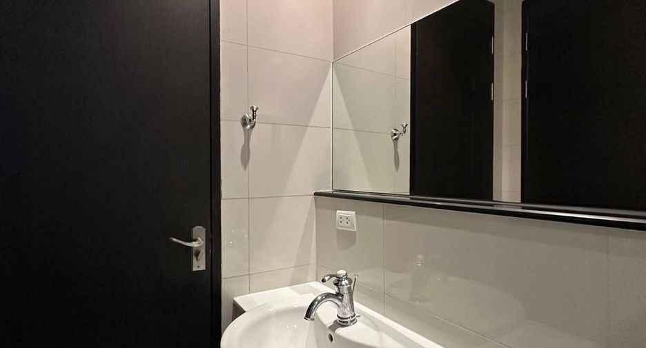 Wohnung zur Miete mit 2 Zimmer in Pathum Wan, Bangkok