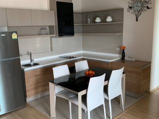 Condo en alquiler de 2 habitaciones en Phra Khanong, Bangkok