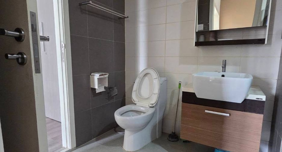 For rent 2 bedrooms condo in Phra Khanong, Bangkok