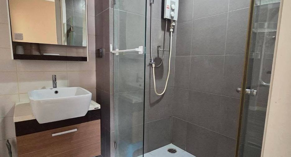 For rent 2 bedrooms condo in Phra Khanong, Bangkok