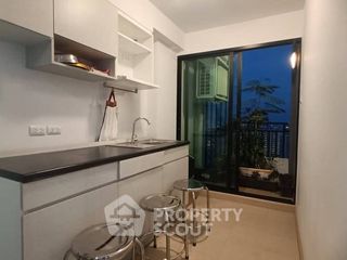 For rent 3 bedrooms condo in Thon Buri, Bangkok