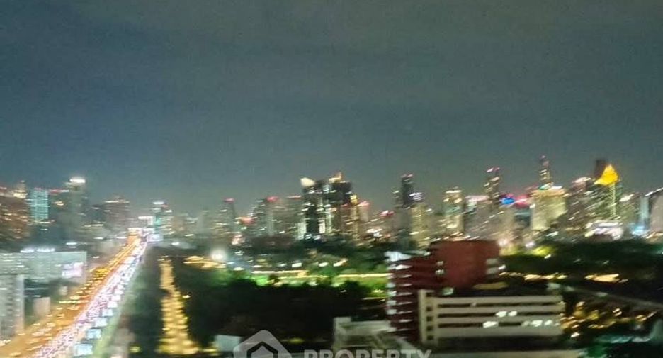For rent 2 bedrooms condo in Khlong Toei, Bangkok