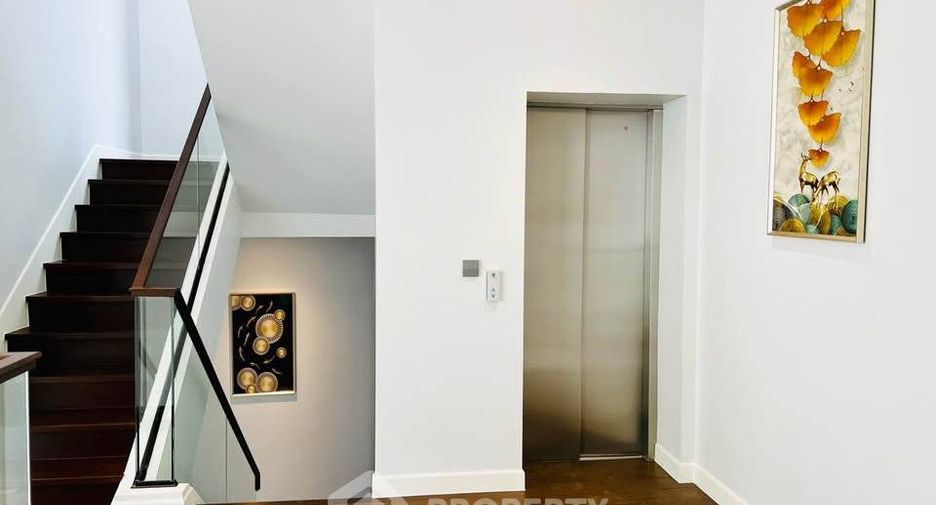 For rent 4 ベッドルーム house in Bang Kapi, Bangkok