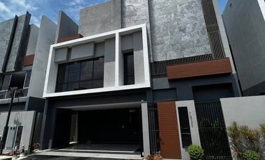For rent 4 ベッドルーム house in Bang Kapi, Bangkok