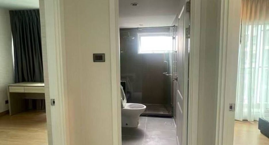 For rent 2 bedrooms condo in Huai Khwang, Bangkok