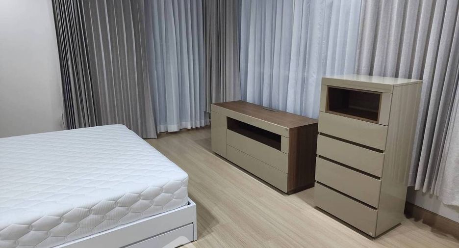 For rent 2 bedrooms condo in Yan Nawa, Bangkok
