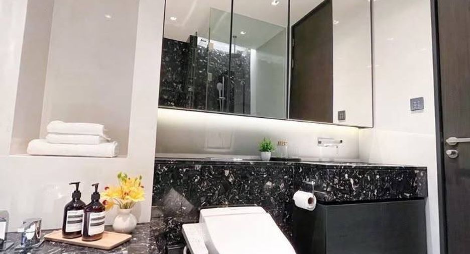 For rent 2 bedrooms condo in Khlong Toei, Bangkok