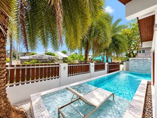 À louer 4 chambres villa à Mueang Phuket, Phuket