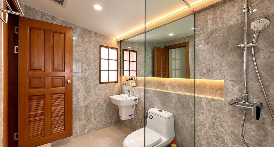 À louer 4 chambres villa à Mueang Phuket, Phuket