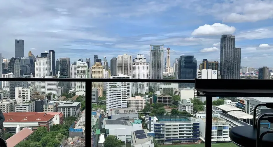 For sale そして for rent 2 ベッドルーム condo in Watthana, Bangkok