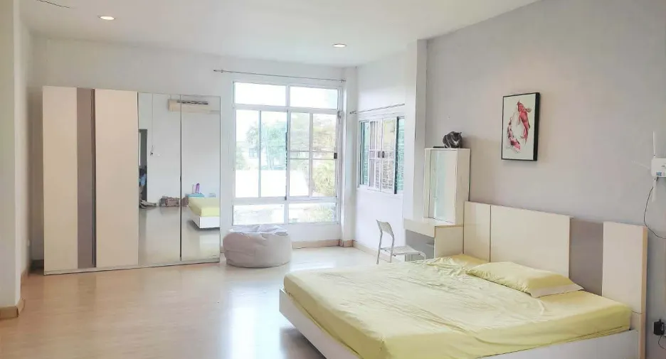 À louer 4 chambres maison à Saraphi, Chiang Mai