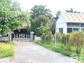 À louer 4 chambres maison à Saraphi, Chiang Mai