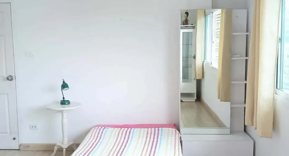 À louer 4 chambres maison à Saraphi, Chiang Mai