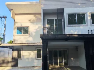 Reihenhaus zum Kauf mit 2 Zimmer in Mueang Chiang Mai, Chiang Mai