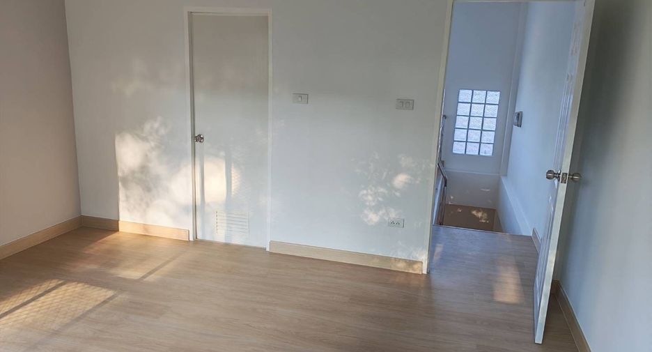 Reihenhaus zum Kauf mit 2 Zimmer in Mueang Chiang Mai, Chiang Mai