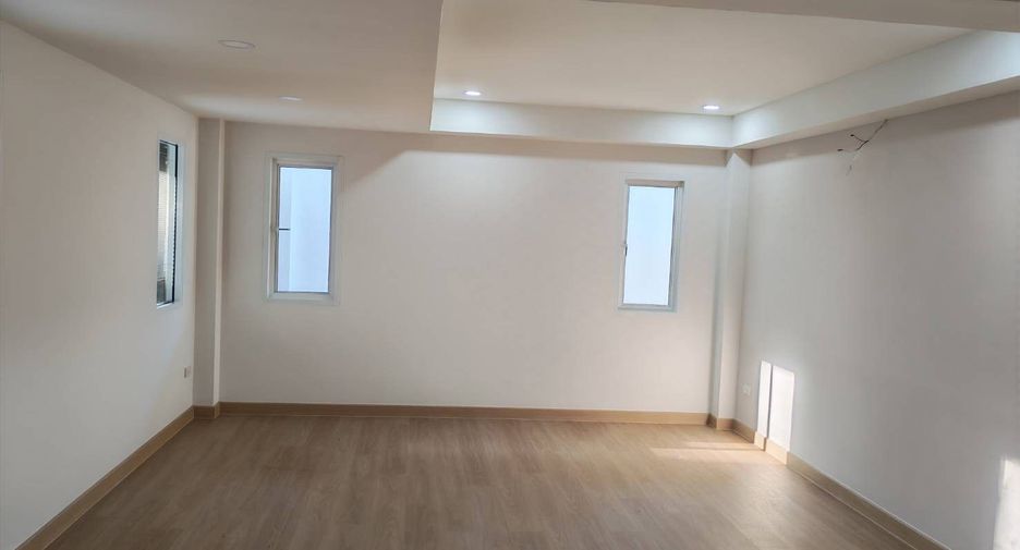 Reihenhaus zum Kauf mit 2 Zimmer in Mueang Chiang Mai, Chiang Mai