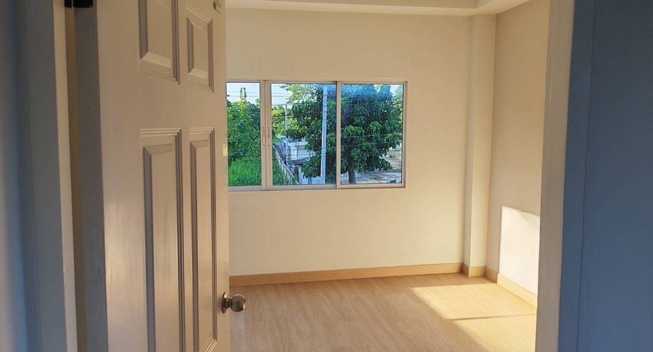 Reihenhaus zum Kauf mit 2 Zimmer in Mueang Chiang Mai, Chiang Mai