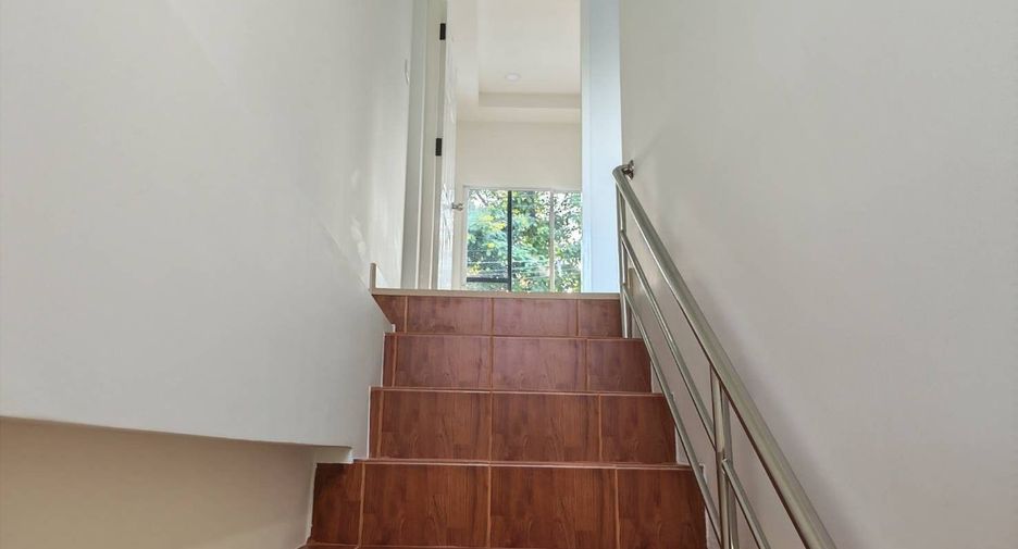 Reihenhaus zum Kauf mit 2 Zimmer in Mueang Chiang Mai, Chiang Mai