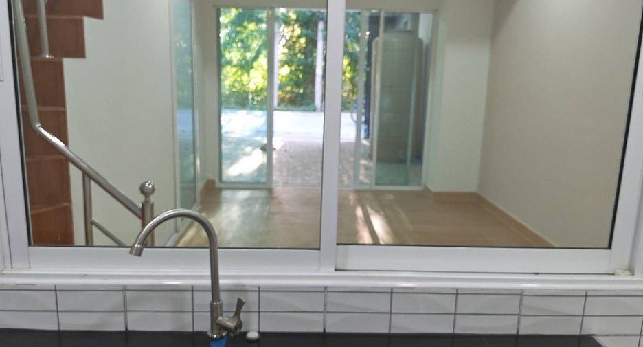Reihenhaus zum Kauf mit 2 Zimmer in Mueang Chiang Mai, Chiang Mai