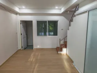 Reihenhaus zum Kauf mit 2 Zimmer in Mueang Chiang Mai, Chiang Mai